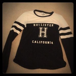 Hollister black and white long sleeve shirt